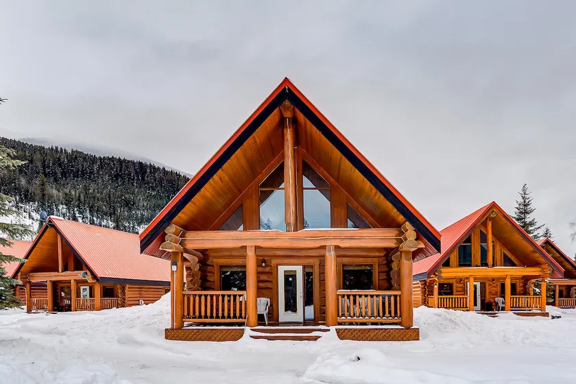 Beautiful Rustic Chalet in the Heart of Rockies - Image 1