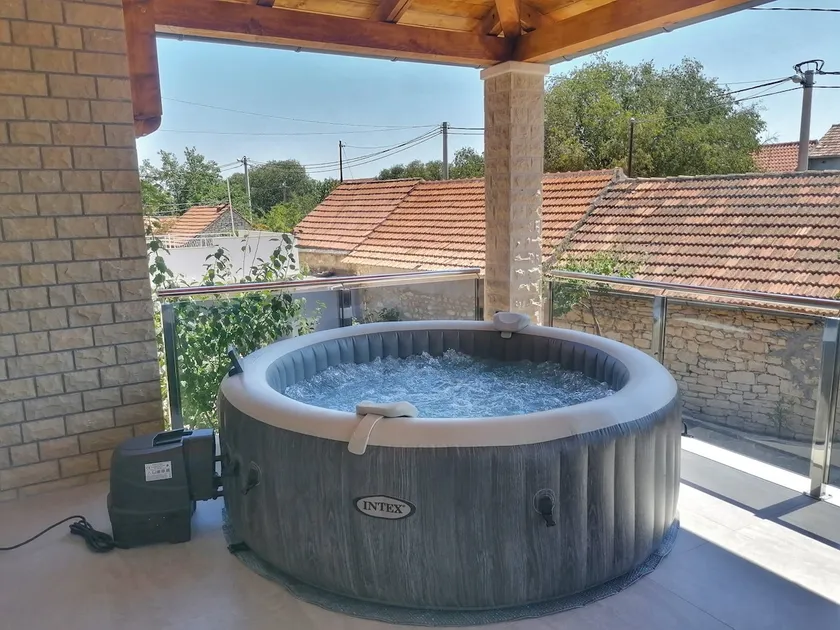Modern penthouse Ivan with rooftop swimming pool and jacuzzi - Image 1