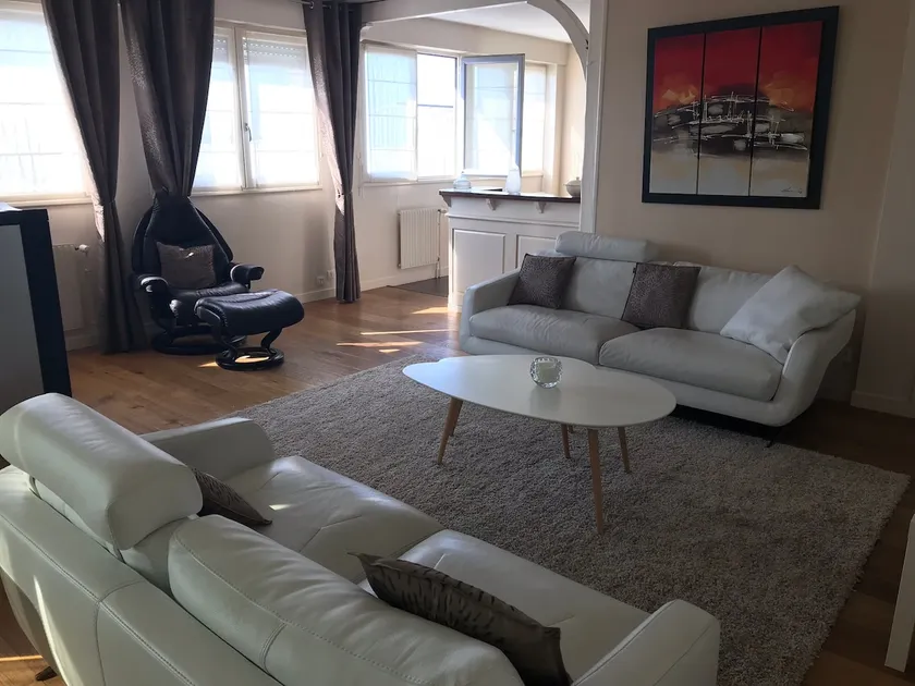 Spacious bright apartment - Image 1