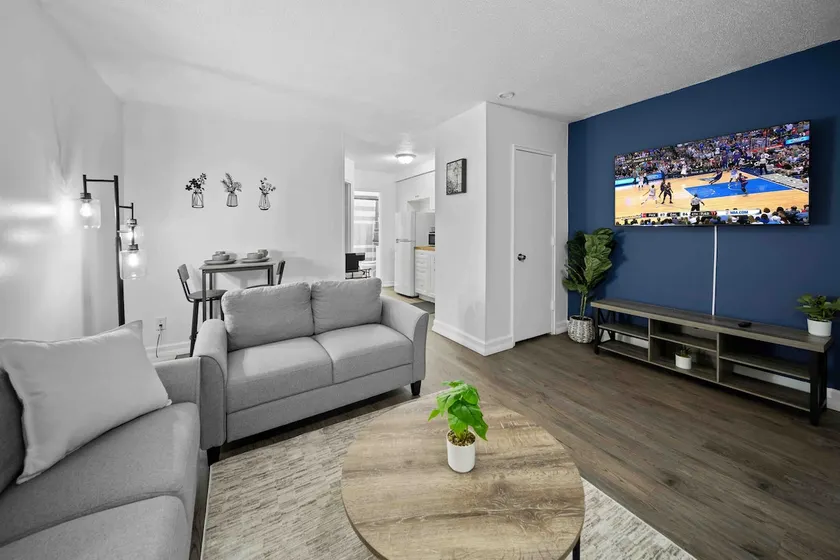Cozy 1BR Near Downtown Royal Oak & Detroit Zoo - Image 1