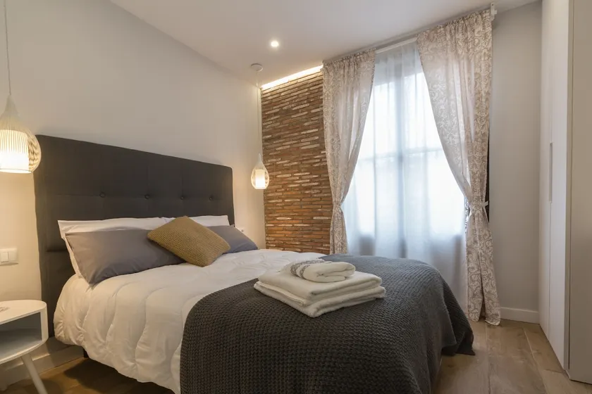 Studio with a view of Logroño Cathedral - Image 1
