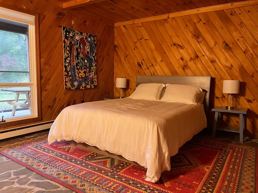 The Little Lodge, a private entrance guest suite - Image 1