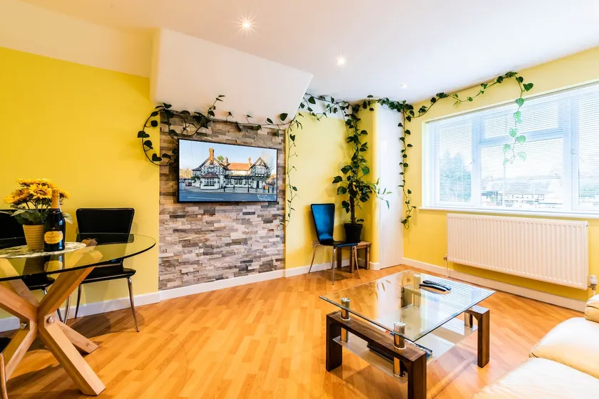 Comfy Apartment 16 Easy access to Central London - Image 1