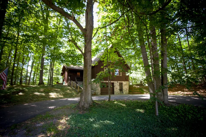 Treehouse - Walk to Torch Lake, Sleeps 6 - Image 1