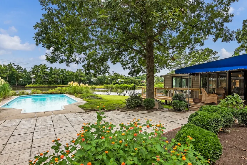 Secluded, water views, private pool, 1 mi to beach - Image 1