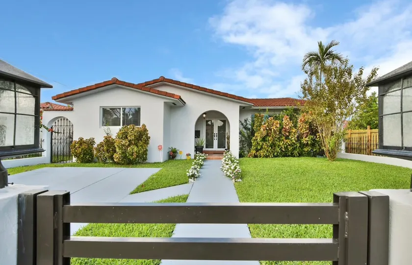 Coral Gables Big Vacation Home!! - Image 1