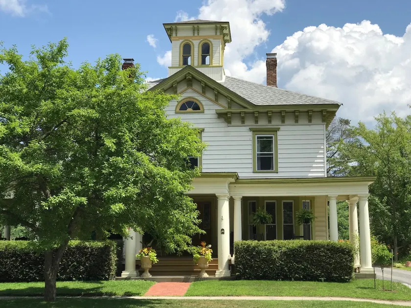 Heart of the Historic District - Country Charm - Image 1
