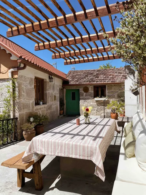 Charming riverside home, Roman bridge views - Image 1