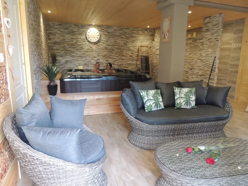 ”ESPERANZA-JACUZZI-SAUNA” fully private cottage - Image 1