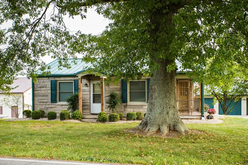 Country Cottage in Horse and Bourbon Country - Image 1