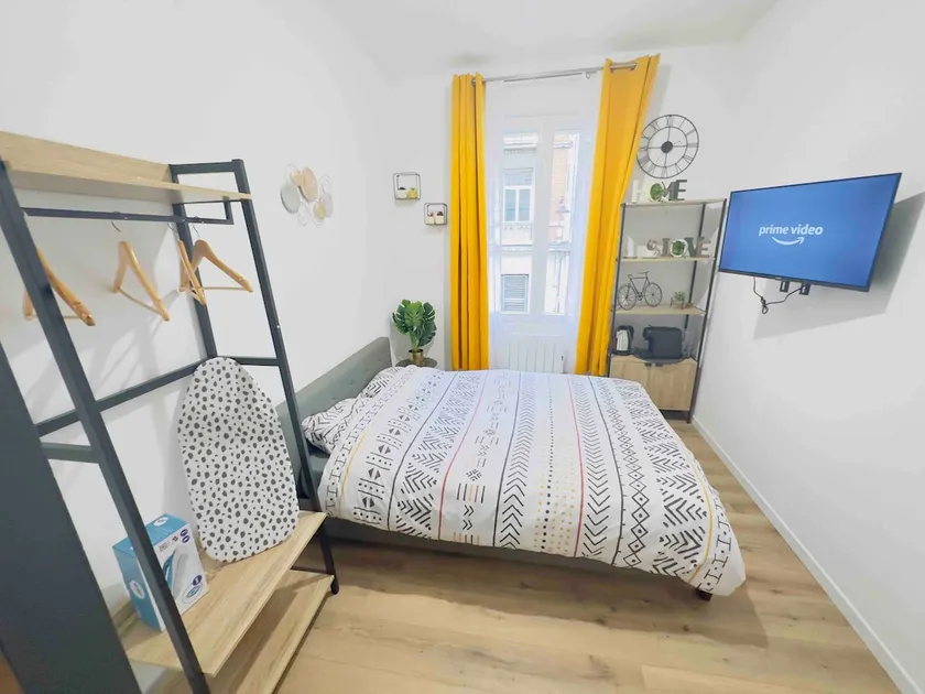 Comfort and Style in the City Center - Image 1