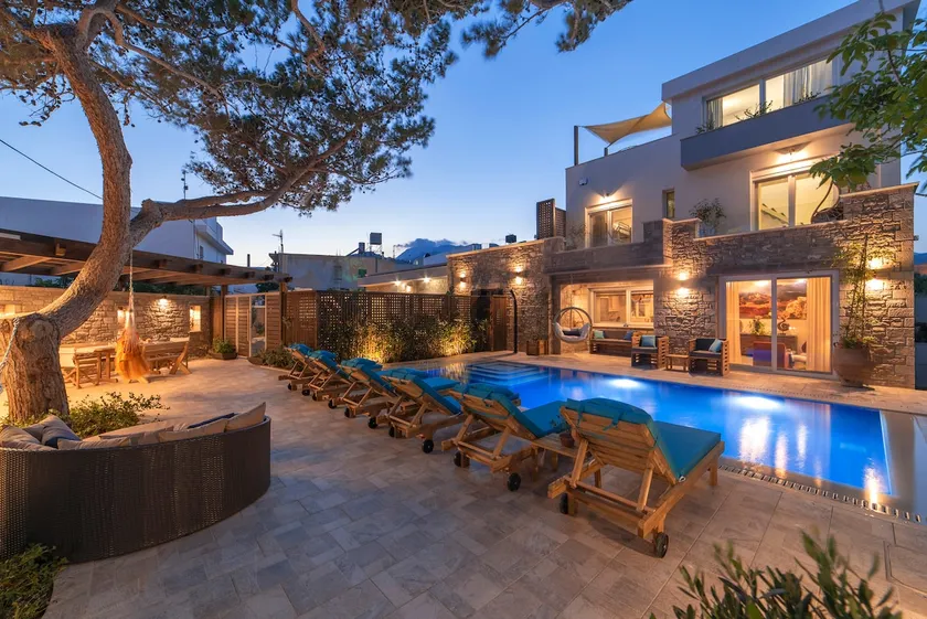 Paradisos luxury villas next to beach - Image 1