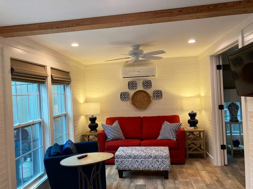 Beach Walk Bungalow 1Bedroom 1Bath, 4 blocks to the beach!! Private Courtyard - Image 1