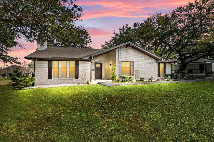 Modern Ranch Retreat- Rockwall-Dallas-Lake - Image 1