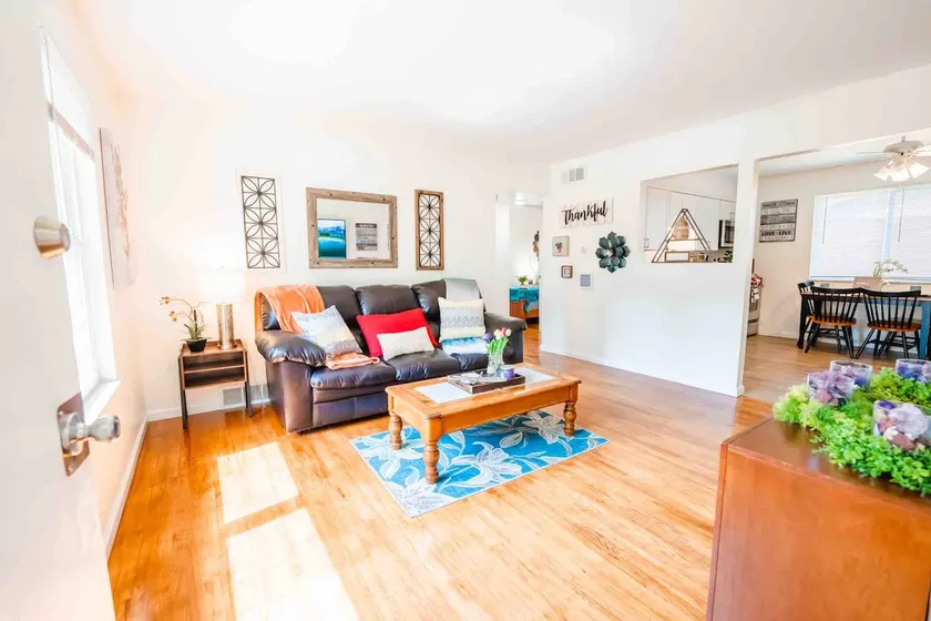 Stunning Modern Apt| King bed 5 min CreveCoeurLake - Image 1