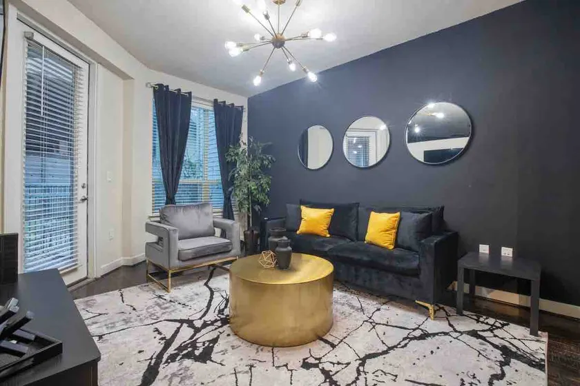 Stunning Oasis - Image 1