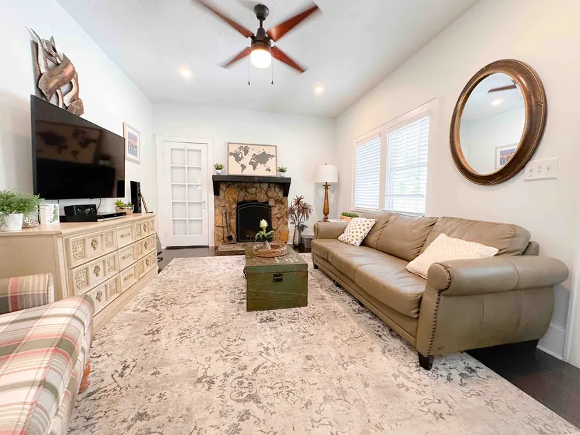 Sweet Craftsman home, free bikes, near beach & DT - Image 1