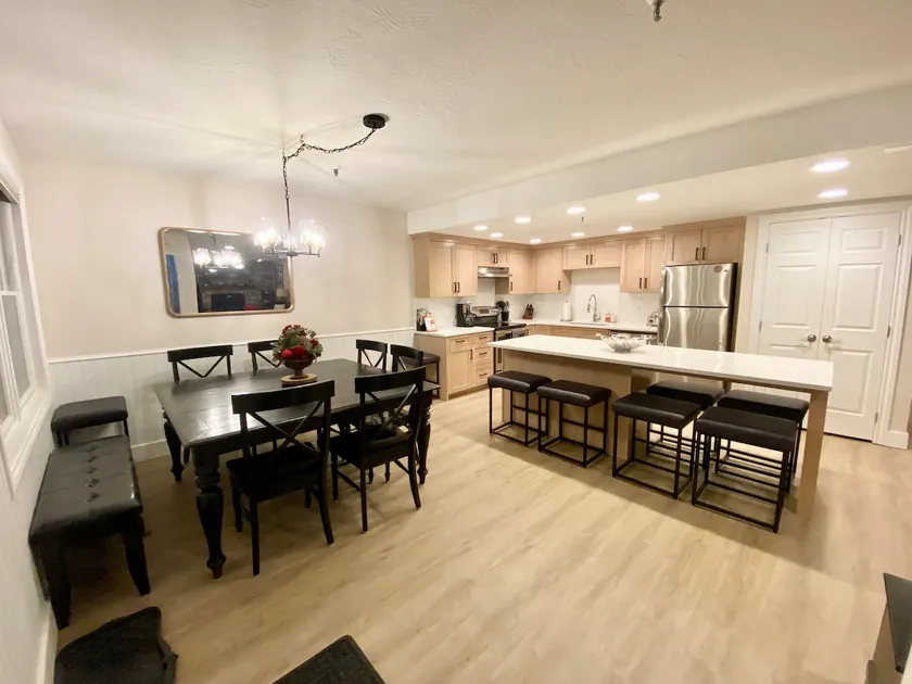 IDEAL OLD TOWN 3-Bd Condo Sleeps 12 - Image 1
