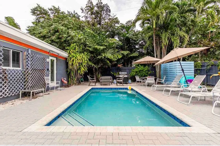 Off The Drive Modern Home, 2BD/1 BA, Heated Pool - Image 1