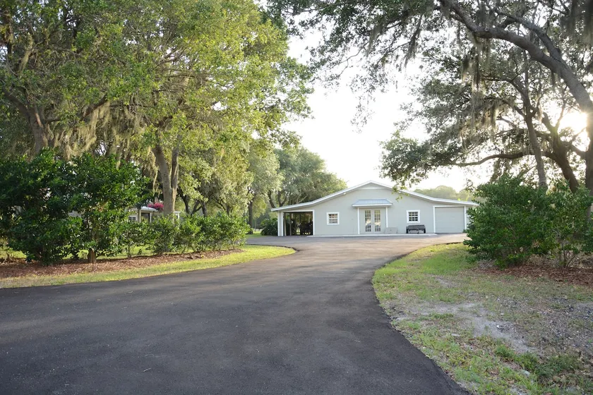 I -75 exit 210 5 minute private sleeps 2 no pets - Image 1