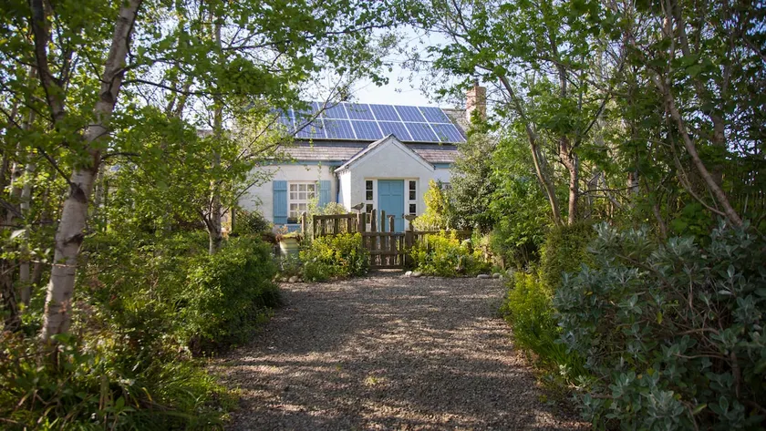 An art and garden lover's hideaway - Image 1