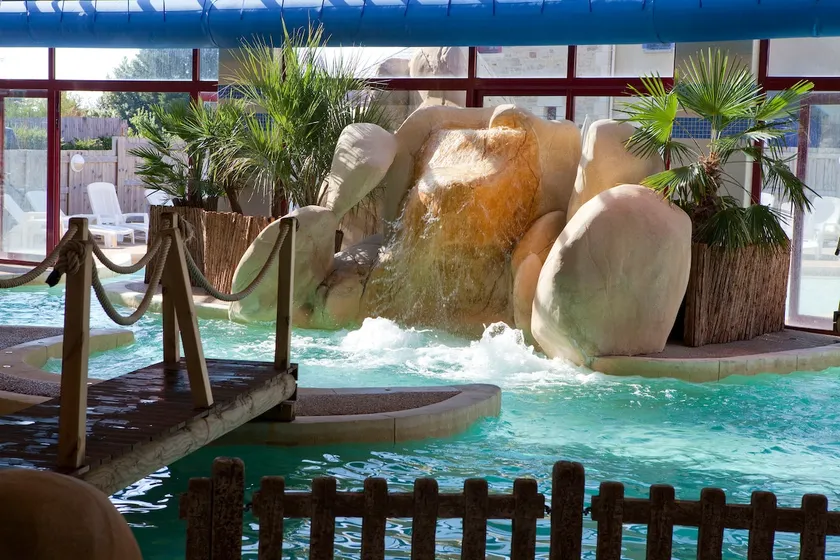 6-person heated pool house (A) - Image 1