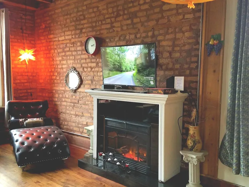 Charming loft style suite - Image 1