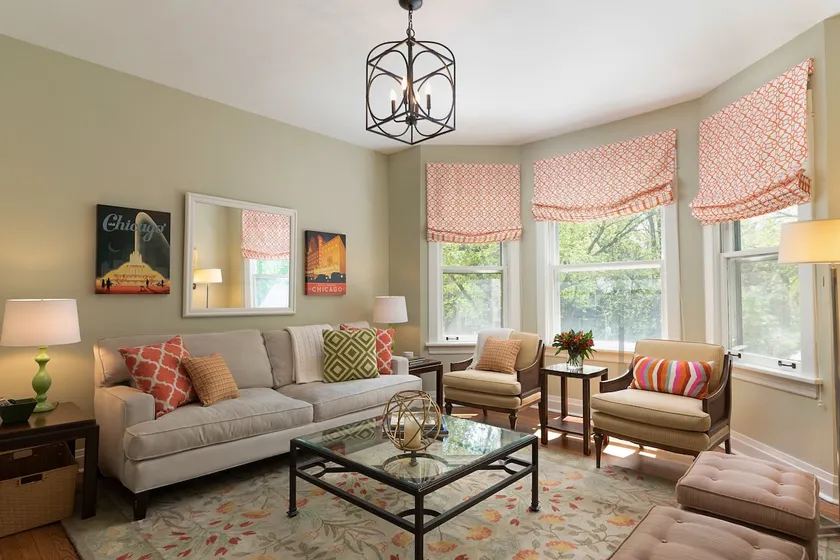 Spacious 3BR with Parking Option, Steps to Metra! - Image 1