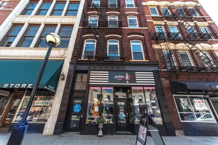 Cool downtown Cincinnati loft centrally located! - Image 1