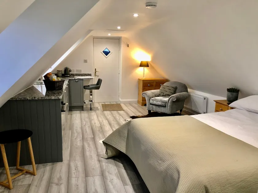Perfect village base, explore the Hampshire downs - Image 1