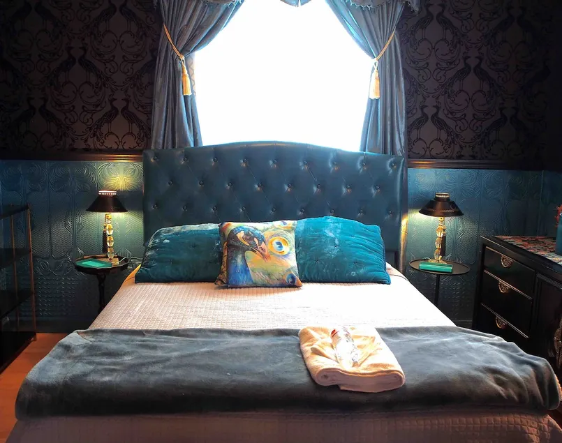 Peacock Room Jungle Lounge - Image 1