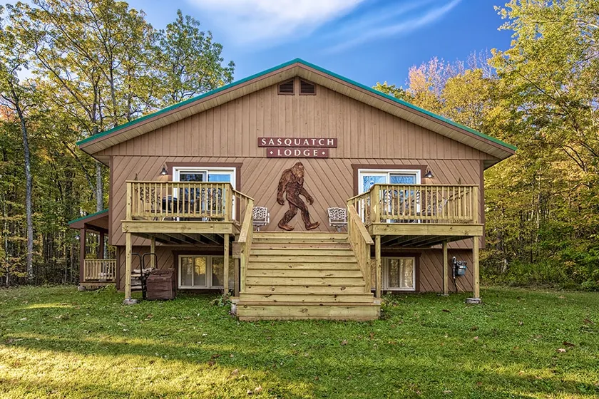 Sasquatch Lodge Vacation Home - Image 1