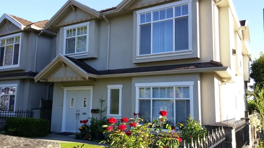 Private, peaceful 2 bdr near SkyTrain in Vancouver - Image 1