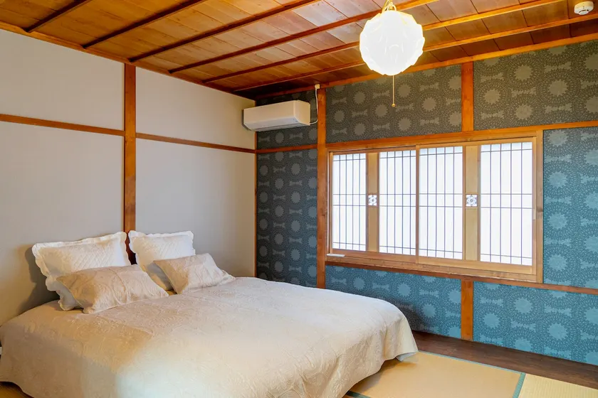 The same price for up to 4 people. Capacity: 10 people. 900 m to Izumo Station, 4 bedrooms, spacious 120 ㎡! Micro bubble bath. - Image 1