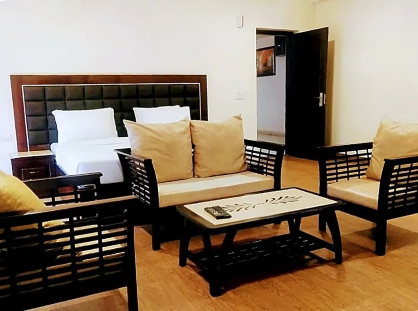 Z. Studio Apartment with Kitchenette near Artemis - Image 1