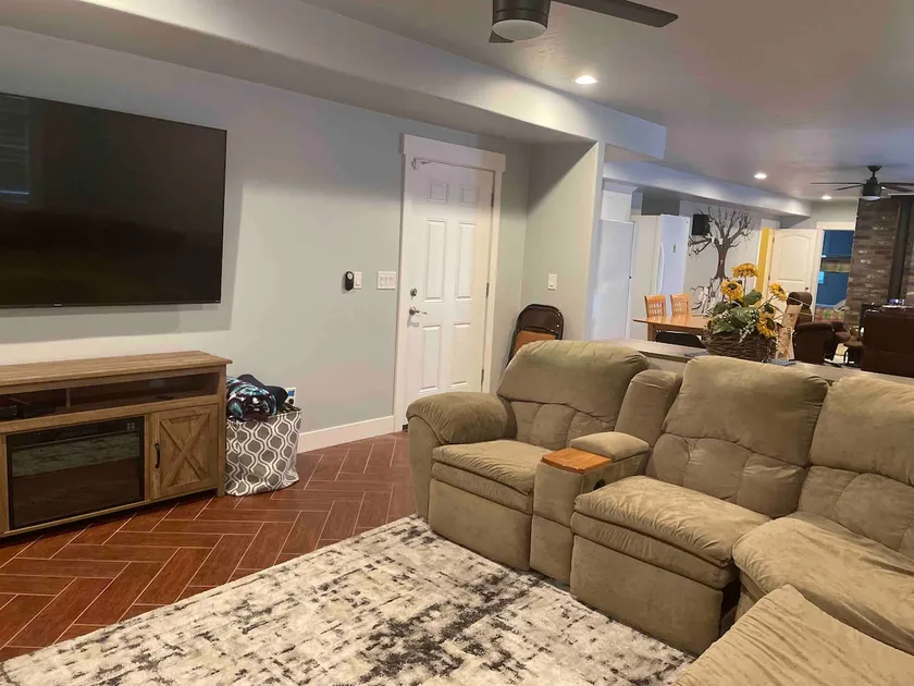 Spacious, Quiet Mountain View Home - Image 1