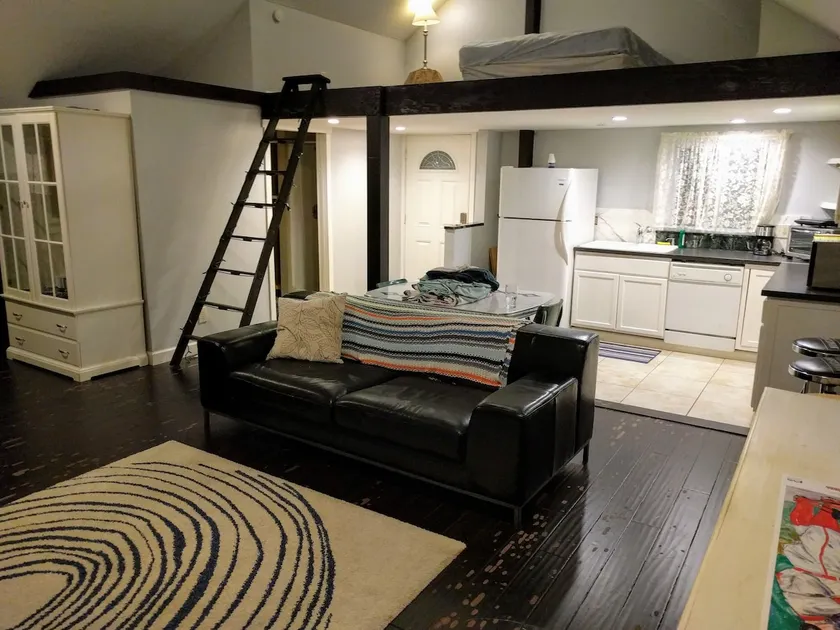 Carriage House Loft - Image 1