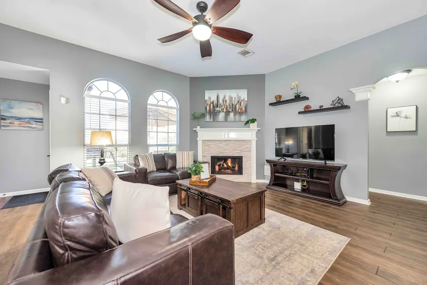 Prime Location Beautiful Home Near The Woodlands - Image 1