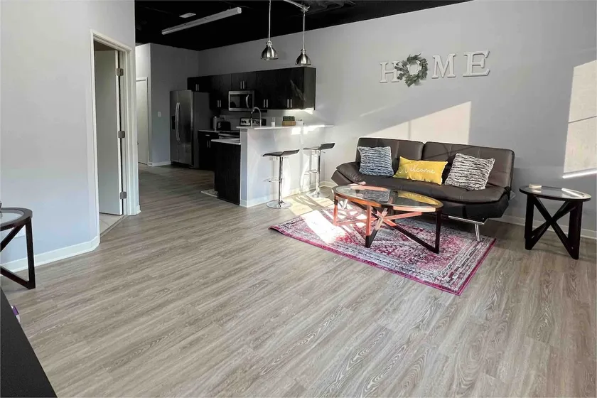 Luxury 1 bedroom loft centrally located to it all! - Image 1