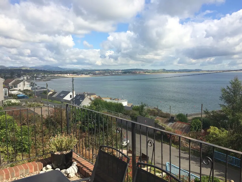 Newcastle Absolute Luxury 5* sea view apartment. - Image 1