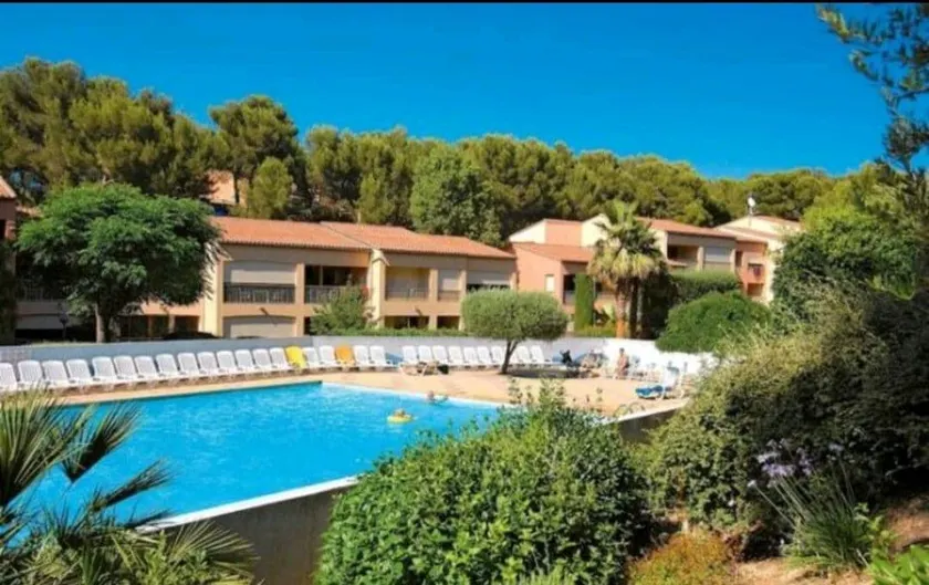 Apartment with sea access, pool, Sanary/Bandol - Image 1