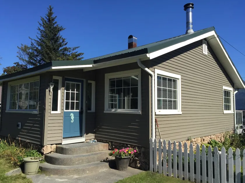 Seahorse Cottage- ocean view family home - Image 1