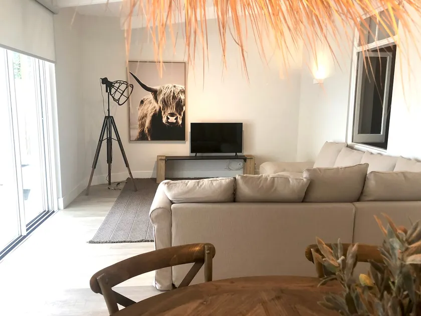 Charming design apartment with garden in Moita - Image 1