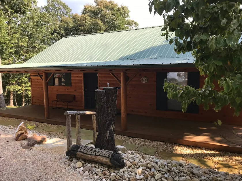 Safe, Clean, and Secluded - Cabin Close to Town - Image 1