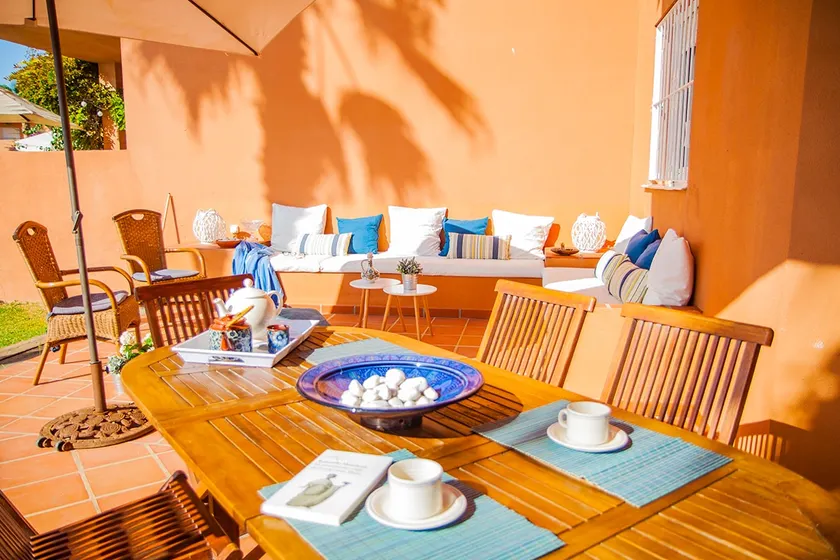 Townhouse on the beachfront - Image 1