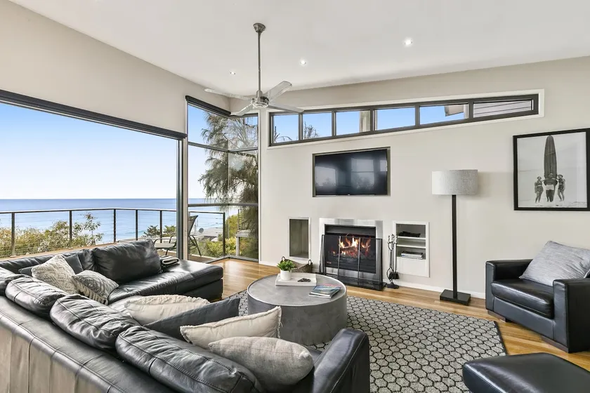 Louttit - Lorne Holiday Stays - Image 1