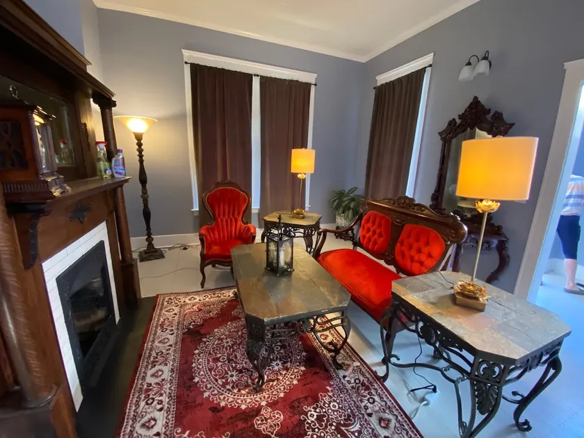 Newly Renovated Victorian 2000 sq ft Townhouse - Image 1