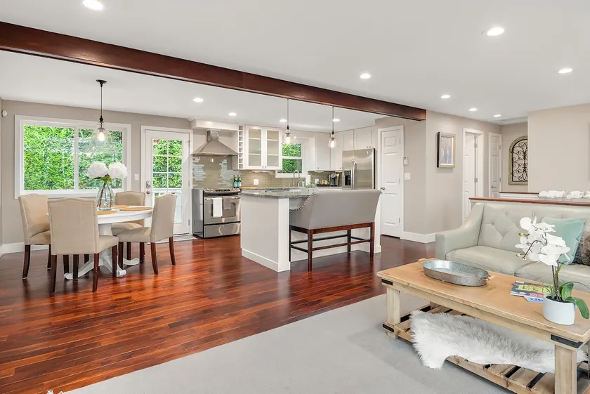DOWNTOWN KIRKLAND - LUXURY PENTHOUSE! - Image 1