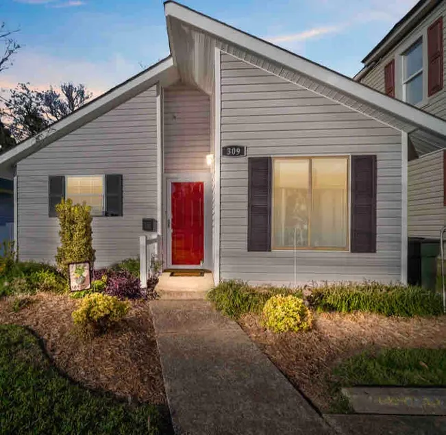 Red Door Rancher - Your Home Away From Home - Image 1
