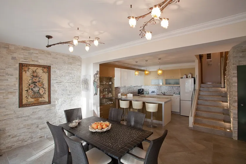 Luxurious Villa Vicky 50 meters from the sea - Image 1